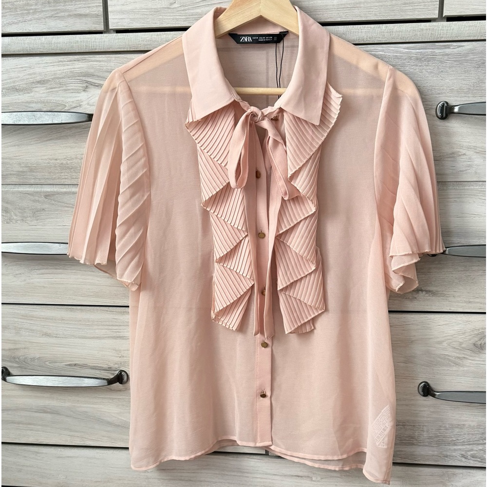 Zara Raffle trim, collar neck, peach fuzz blouse size M, grea condition